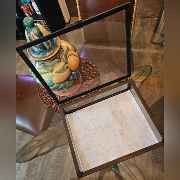 VERY RARE!!! Marjolein Bastin Natures Sketchbook Glass Display Case w/Stand - Picture 7 of 14